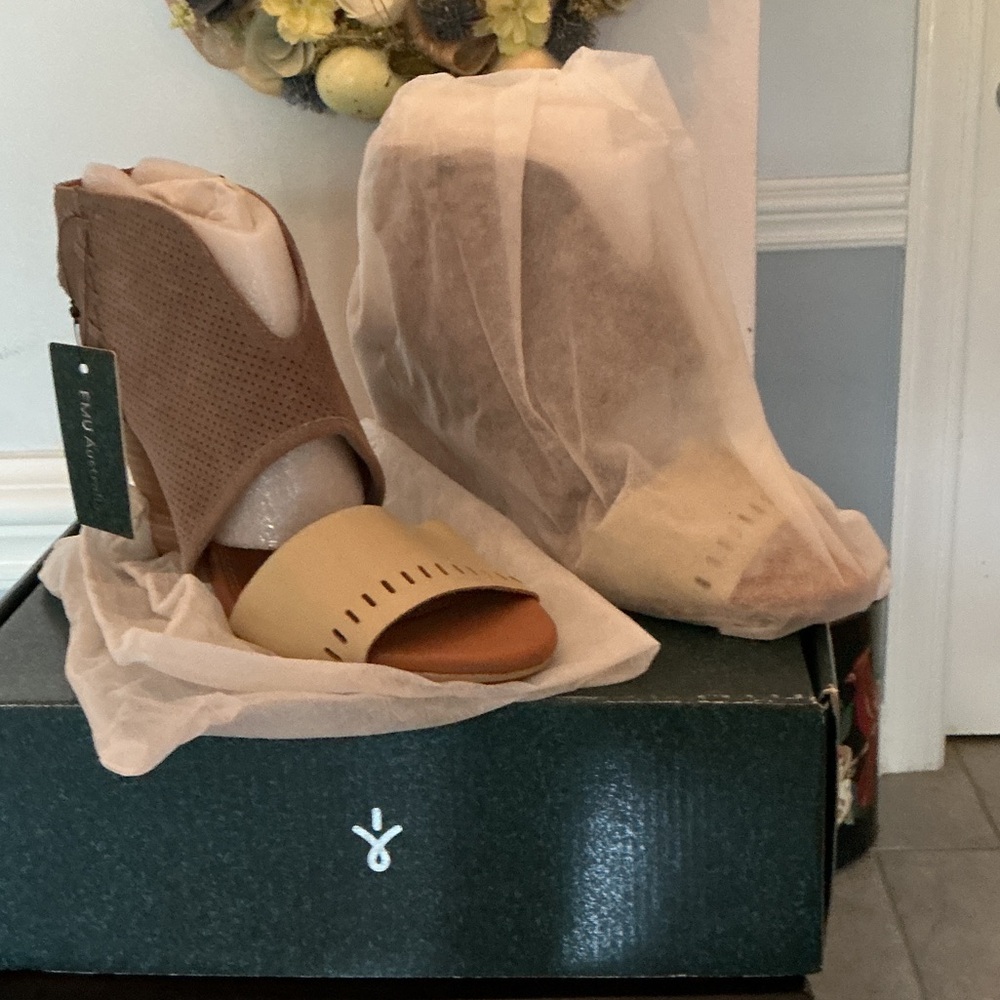 Lucky Brand Women's Two-Tone Tan and Beige Open-Toe Clog Mules